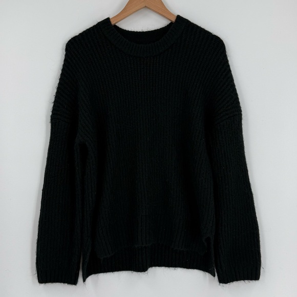 Abercrombie & Fitch Oversized Knit Crewneck Sweater in Black | Small - Picture 2 of 4